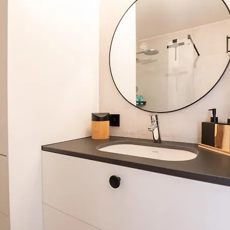 Modern Close To The For 6 *